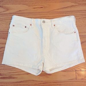 Levi white denim shorts - size 30